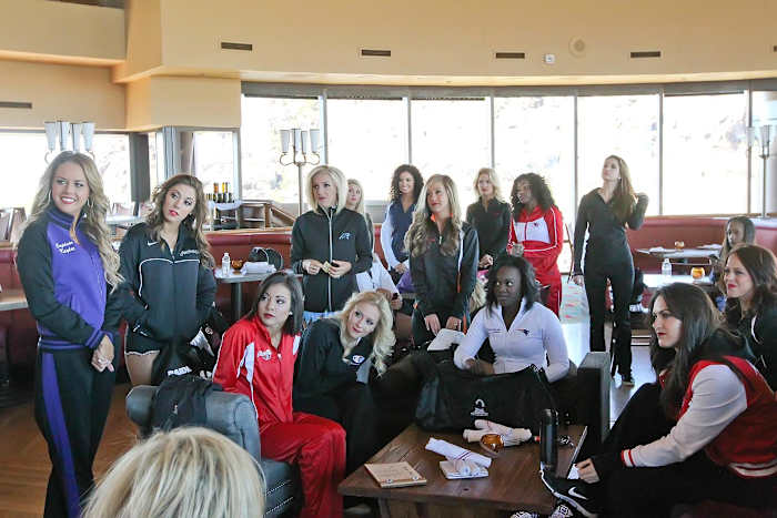 000-02-Pro_Bowl_Cheer-BY-1186_0.jpg